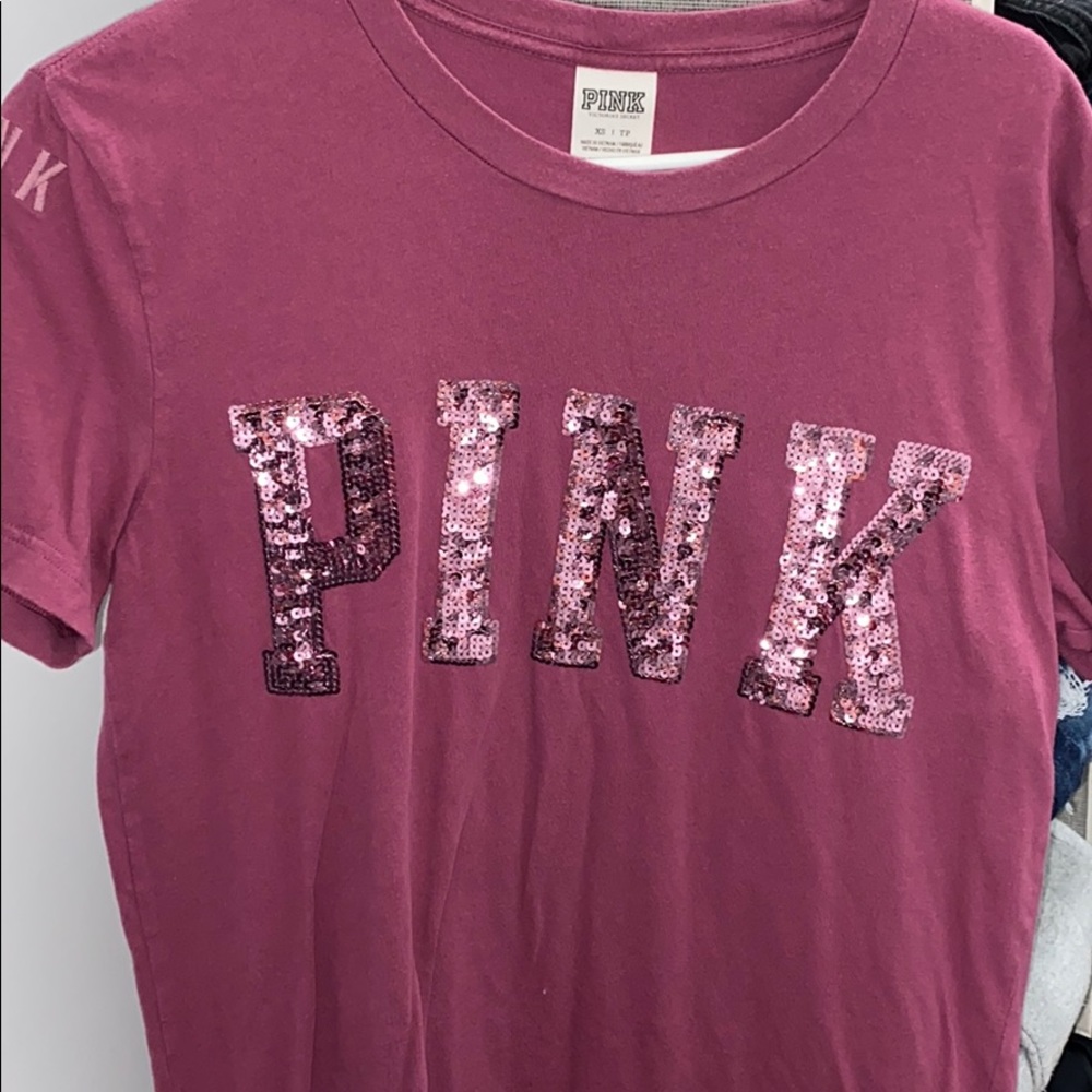 pink tee shirt